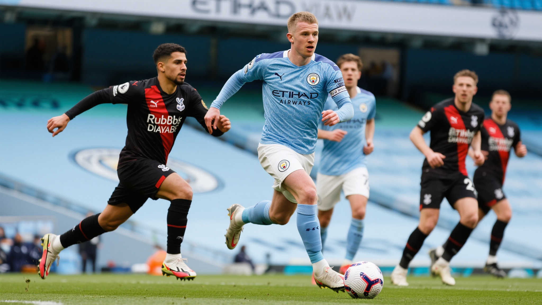 尝试对此类冷静且果敢决策进行细致研究，可以挖掘潜藏