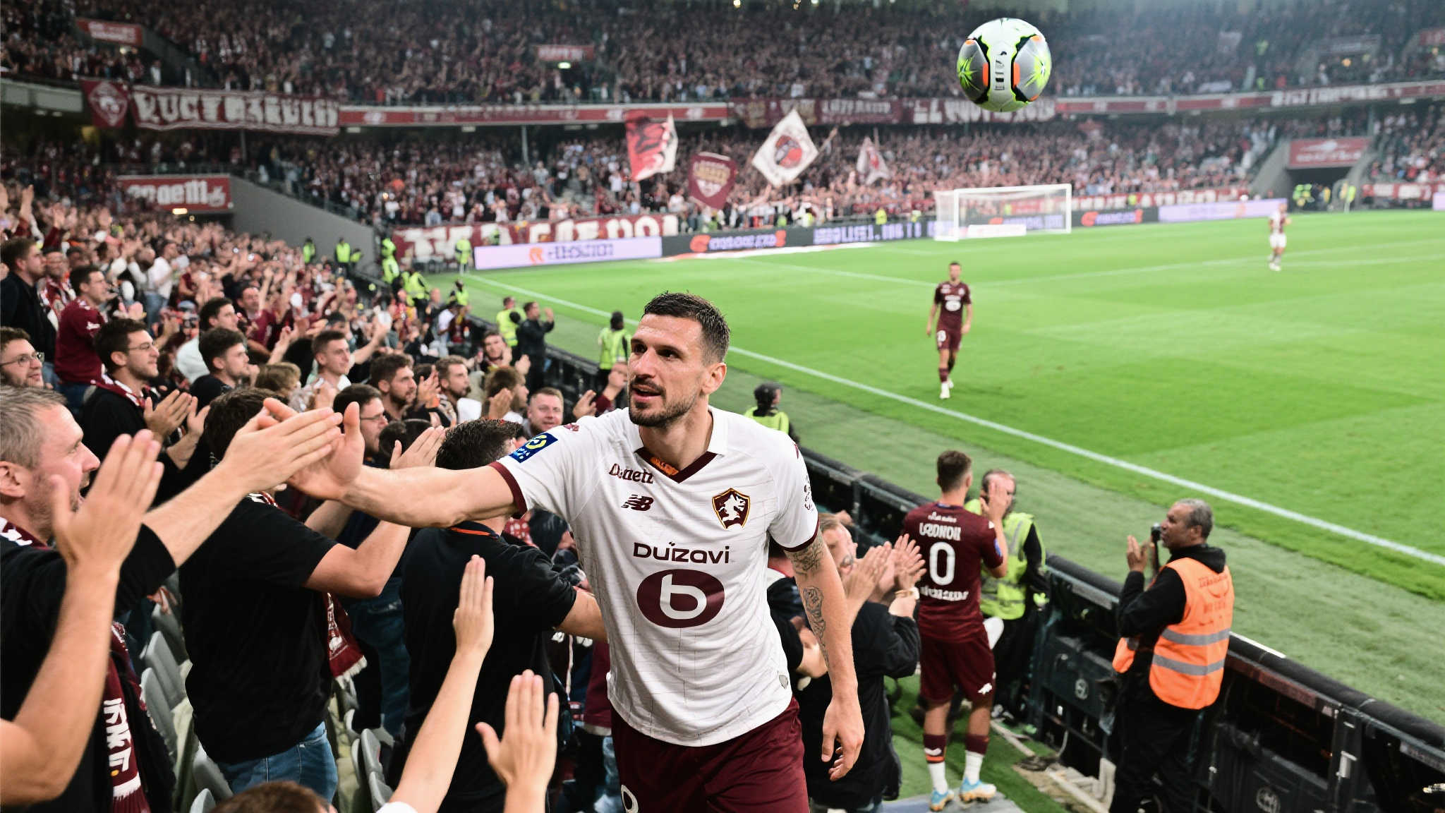 中超MVP杜加利奇:球迷支持是我们赢得一切的力量 以本赛季某场关键比赛为例,当时杜加利奇所在的球队面